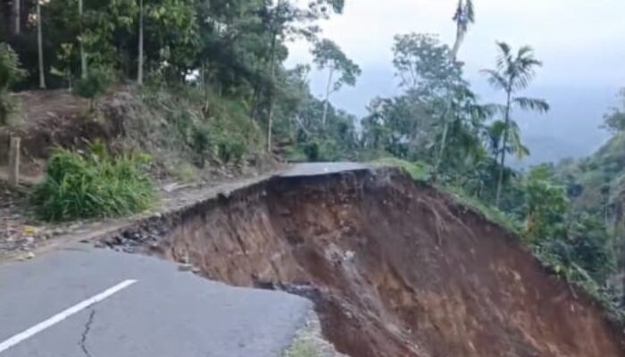 Akses Jalan Menuju Bergang–Karang Ampar–Puteng Putus Total, Warga Terisolasi