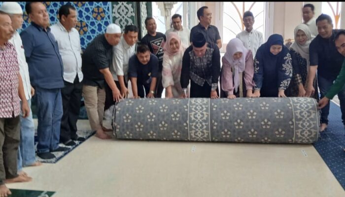 Masjid Agung Pasang Ambal Khusus Dari Turki