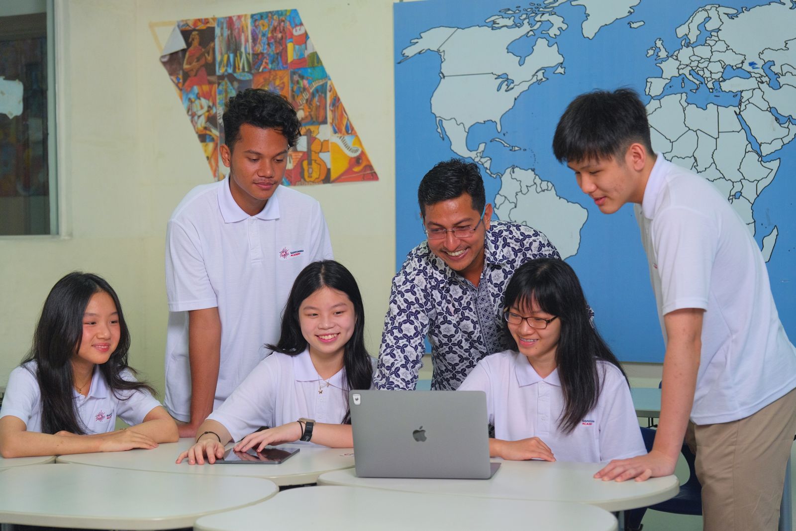 Pentingnya Sinergi Orang Tua dan Sekolah Menghadapi Tantangan Akademik Anak di Setiap Jenjang