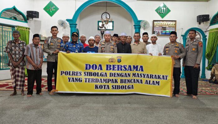 Polres Sibolga Gelar Shalat Gaib Dan Beri Bantuan Kepada Korban Bencana Alam