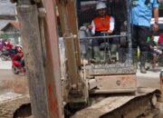 Percepat Pemulihan Pascabanjir, Baitul Mal Aceh Utara Bersihkan Selokan Dan Jalan Antar Gampong