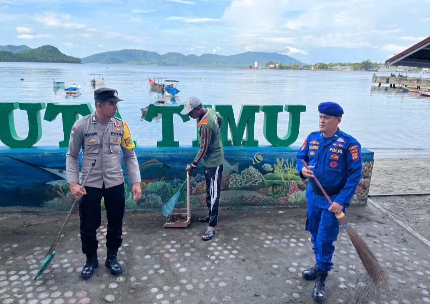 Polres Sabang Bersama Pokdarwis Gelar Bakti Sosial Di Pantai Kuta Timu