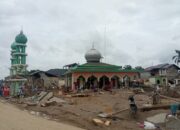 Hampir Semua Rumah Warga Hanyut Di Kota Lintang Bawah