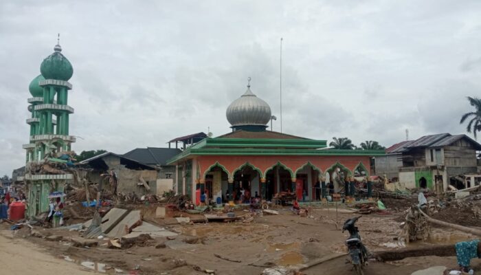 Hampir Semua Rumah Warga Hanyut Di Kota Lintang Bawah