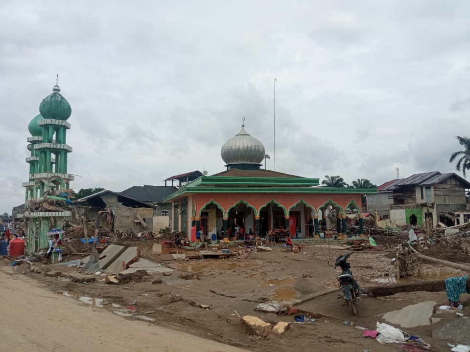 Hampir Semua Rumah Warga Hanyut Di Kota Lintang Bawah
