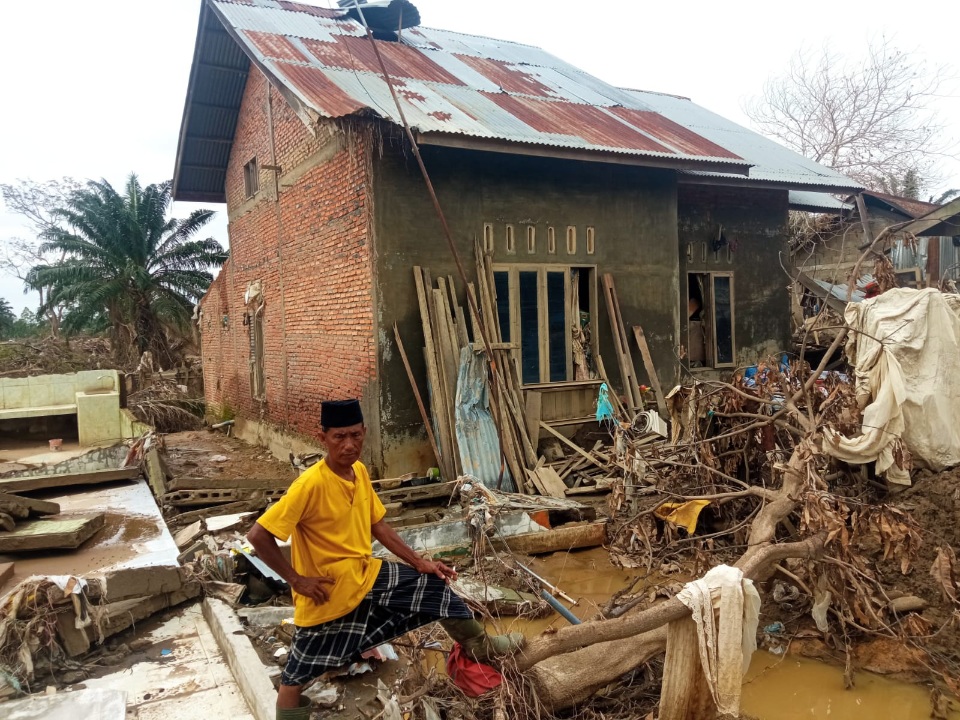 Bersama Istri 4 Hari Bertahan Di Bawah Atap Tidak Makan