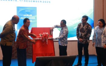 Perkembangan perilaku bisnis, transformasi ekonomi digital yang masif, dominasi algoritma, hingga penetrasi kecerdasan buatan telah mengubah wajah pasar dan pengawasan persaingan usaha secara signifikan. Merespons dinamika ini, Komisi Pengawas Persaingan Usaha (KPPU) mengambil langkah penting dengan meluncurkan perubahan ketiga atas Buku Teks Hukum Persaingan Usaha.