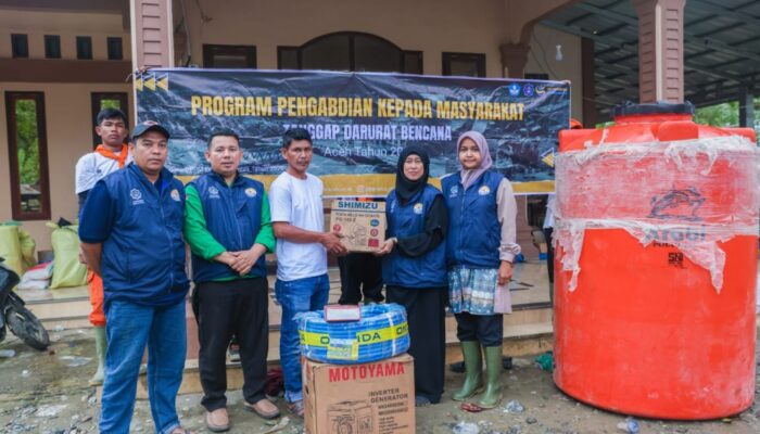 Tim PKM UTU Distribusikan Fasilitas Air Bersih Pascabanjir Ke Desa Terisolasi Aceh Barat