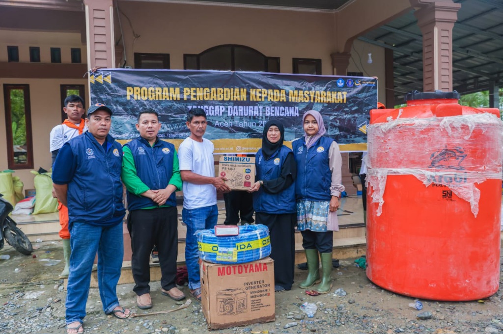 Tim PKM UTU Distribusikan Fasilitas Air Bersih Pascabanjir Ke Desa Terisolasi Aceh Barat