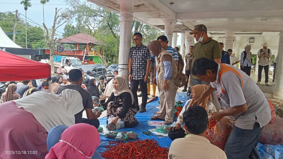Tekan Inflasi Pascabanjir, Wali Kota Dan Ketua DPRK Langsa Tinjau Pasar Murah