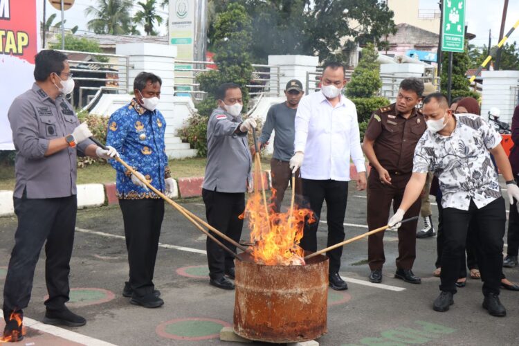 Wali Kota Amir Hamzah Hadiri Pemusnahan Barang Bukti Di Kejari Binjai