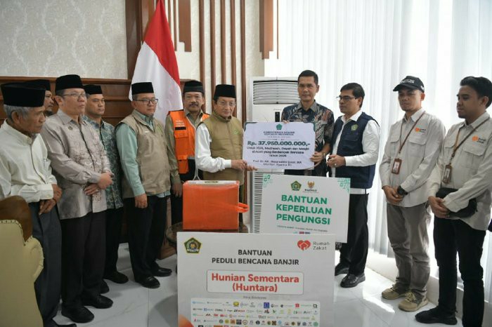 Pemerintah Aceh Terima Bantuan Kemenag untuk Penanganan Dampak Banjir Dan Longsor