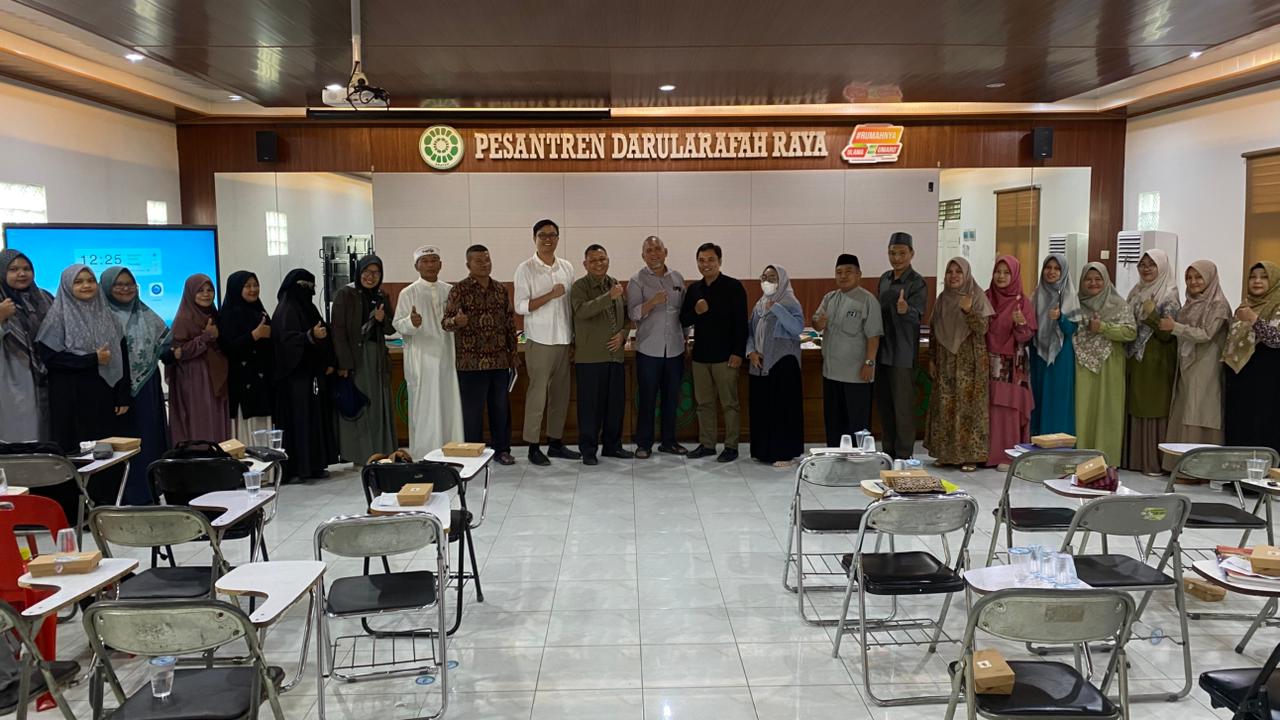 Prodi S2 Bahasa Inggris FIB USU Gelar FGD Di Pesantren Darul Arafah Raya