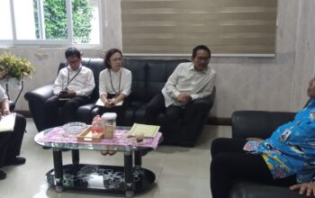 Kepala Kantor Wilayah I Komisi Pengawas Persaingan Usaha (KPPU), Ridho Pamungkas, melakukan pertemuan koordinatif dengan Kepala Dinas Perindustrian dan Perdagangan, Energi dan Sumber Daya Mineral (Disperindag ESDM) Provinsi Sumatera Utara, Fitra Kurnia. Pertemuan berlangsung di Kantor Disperindag ESDM Sumut pada Kamis (18/12).