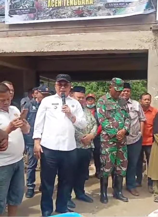 Ikhtiar Bupati Agara Salim Fakhry Salurkan Bantuan Korban Banjir Tuai Pujian