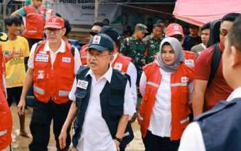Wabup Madina Bersama JK Kunjungan Kemanusiaan PMI Ke Tapteng