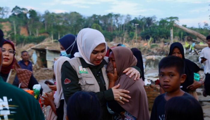 Akhirnya Tangis Kak Na Pecah, Di Sekumur Yang Hancur Lebur
