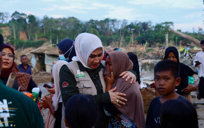 Akhirnya Tangis Kak Na Pecah, Di Sekumur Yang Hancur Lebur