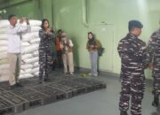 TNI AL Bantu Penyaluran Bantuan Untuk Terdampak Bencana Alam