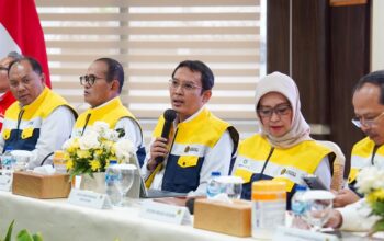 Sekretaris Jenderal Kementerian ESDM, Ahmad Erani Yustika (tengah) menyampaikan kerja sama lintas sektor energi dan sumber daya mineral diperlukan untuk memberikan layanan energi yang optimal bagi masyarakat, khususnya di momen Natal dan Tahun Baru 2026.