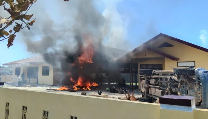 Amarah Warga Memuncak, Polsek Muara Batang Gadis Nyaris Dibakar Akibat Dugaan Pelepasan Pengedar Narkoba