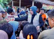 Kak Na Antar Bantuan Masa Panik ke Blang Seunong