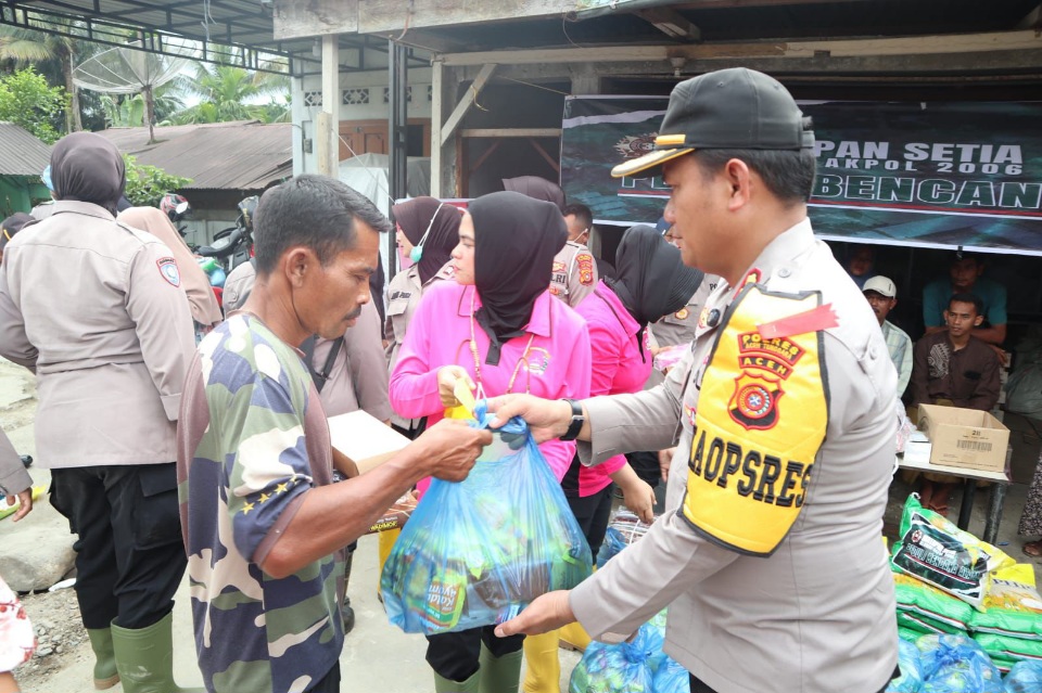 Bantuan Korban Banjir Dan Longsor Mengalir, Salah Satunya Dari Kapolres Aceh Tenggara