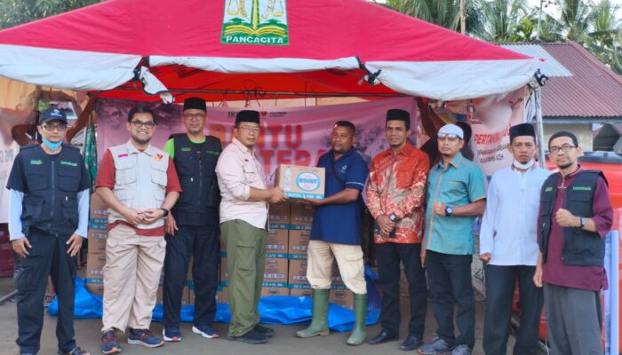 Lembaga Sadaqa Jakarta Salurkan Bantuan Mesin Penyuling Air Bersih Untuk Korban Banjir Cot Ara