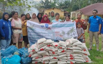 Tim Dosen UMA Salurkan Bantuan DPPM Kemdiktisaintek Untuk Korban Banjir Dusun Sukaramai