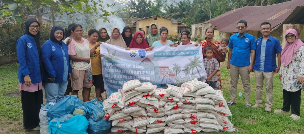 Tim Dosen UMA Salurkan Bantuan DPPM Kemdiktisaintek Untuk Korban Banjir Dusun Sukaramai