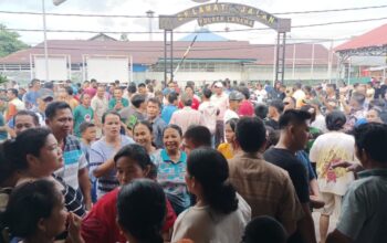 Ratusan Warga Geruduk Polsek Lahewa Tuntut Tersangka Pembunuhan Segera Ditangkap