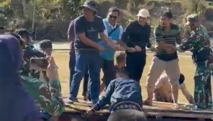 Rakit Yang Dinaiki Wagub Aceh Terbalik Saat Menuju Pameu