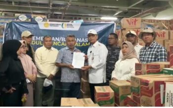 MEDAN (Waspada.id): Bantuan dari Kementerian Pertanian (Kementan) dan Badan Pangan Nasional (Bapanas) kembali tiba dengan baik di Pelabuhan Belawan, Sumatera Utara, Sabtu (21/12/2025). Bantuan ini merupakan bantuan tahap 2 dari 3 tahap yang akan disalurkan ke daerah bencana di Sumut.