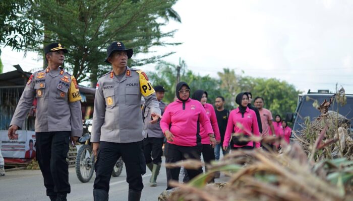 Kapolda Aceh Tinjau Kondisi Aspol, Mapolres Langsa Pascabanjir Dan Beri Bantuan Personel