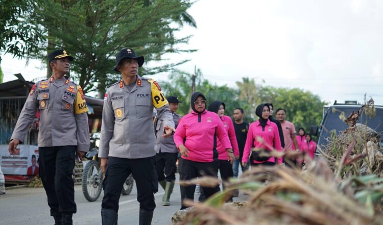 Kapolda Aceh Tinjau Kondisi Aspol, Mapolres Langsa Pascabanjir Dan Beri Bantuan Personel