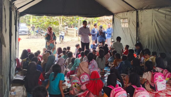 Tim Dosen UMA Grand Opening Program Belajar Aktif Buat Siswa Terdampak Bencana