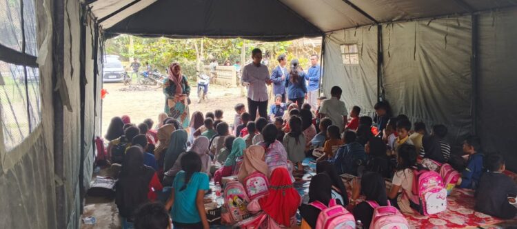 Tim Dosen UMA Grand Opening Program Belajar Aktif Buat Siswa Terdampak Bencana