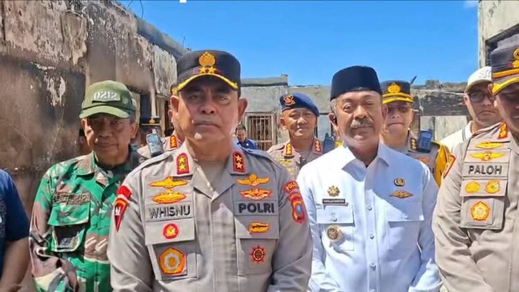 Pelaku Narkoba Yang Lari Ditangkap, Kapolda Sumut Tinjau Mapolsek MBG Yang Dibakar Massa