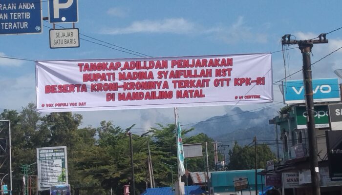 Spanduk Tuntutan Penegakan Hukum Muncul Di Kota Panyabungan