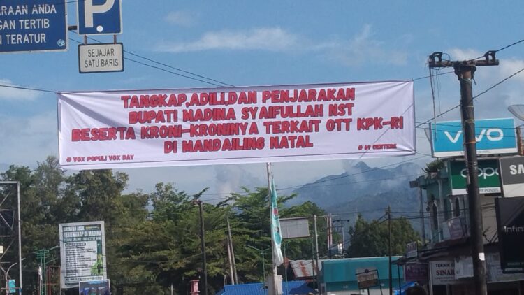 Spanduk Tuntutan Penegakan Hukum Muncul Di Kota Panyabungan