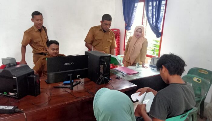 Tim Pelayanan Duktugana Deliserdang Rekam Ulang Adminduk Warga Terdampak Banjir