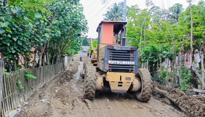 Jalan Puuk Masih Berlumpur