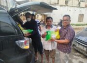 Plt Kadiskop UKM Aceh Salurkan Bantuan Logistik Korban Banjir Aceh Tamiang