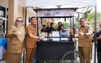 Tutup Pelatihan Keterampilan, Asri Ludin Tambunan Serahkan Ratusan Bantuan Peralatan