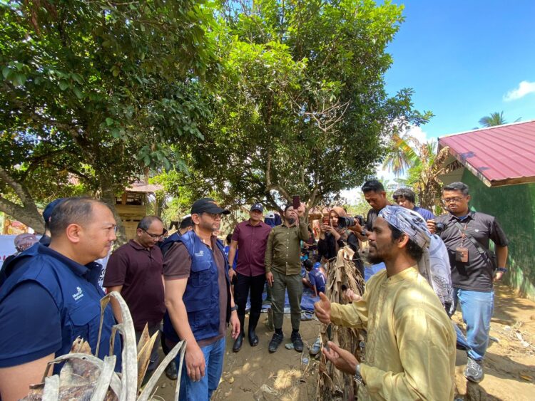 Kunjungi Desa Menang Gini Aceh Tamiang, Direktur Telkom Pastikan Pemulihan Jaringan Internet