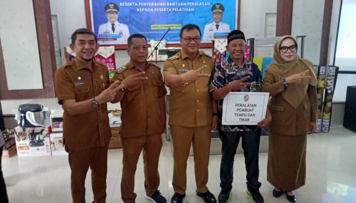 Pasar Kamu Dapat Bantuan 500 Lembar Tikar Dan 2 Unit Mesin Bor Duduk Dari Pemkab Deliserdang