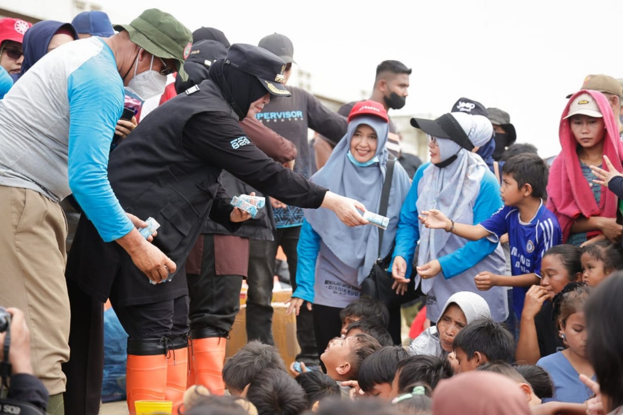 Tiga Hari Di Aceh Tamiang, Wali Kota Illiza Antar Bantuan Hingga Tembus Daerah Terisolasi
