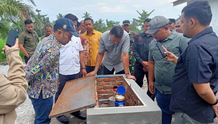 Anggota DPR-RI Musa Rajekshah Tinjau Uji Coba Sistem Pamsimas Di PantaiLabu
