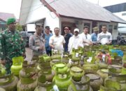 Redam Kelangkaan LPG, Camat Darul Imarah Kembali Salurkan 1.680 Tabung 3 Kg