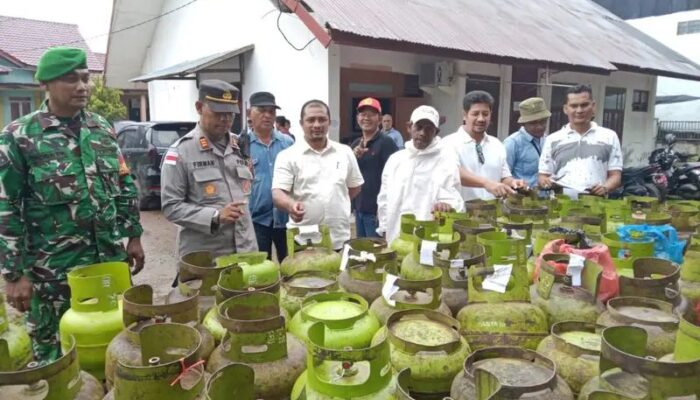 Redam Kelangkaan LPG, Camat Darul Imarah Kembali Salurkan 1.680 Tabung 3 Kg